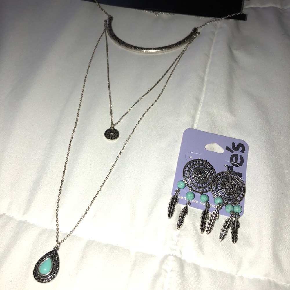 $5 Necklace/Earring Set